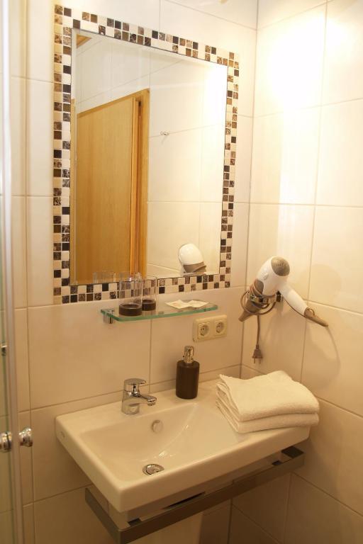 Hotel Haus Gertrud سيمراث الغرفة الصورة